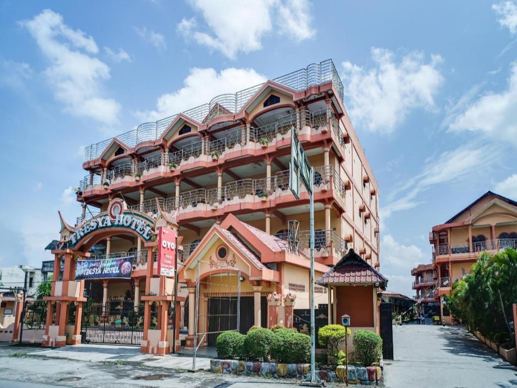Oyo 1140 Hotel Tresya Tanjung Balai Tanjungbalai Exterior photo