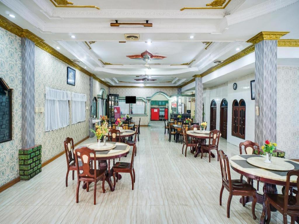 Oyo 1140 Hotel Tresya Tanjung Balai Tanjungbalai Exterior photo